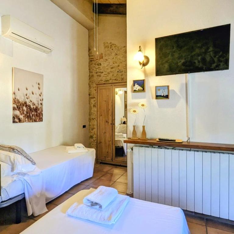 Turisme Rural Mas Ramades - Triple Room with Bath - 2