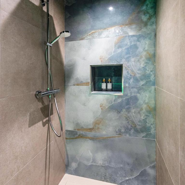 Suite Jungle - Love room spa, sauna & cinéma privé - Appartement 1 Chambre - 16