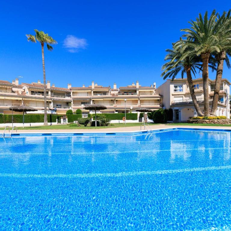 UHC Eurogolden Family Complex - Three-Bedroom Apartment - 2