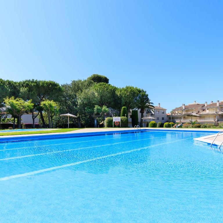 UHC Eurogolden Family Complex - Three-Bedroom Apartment - 28
