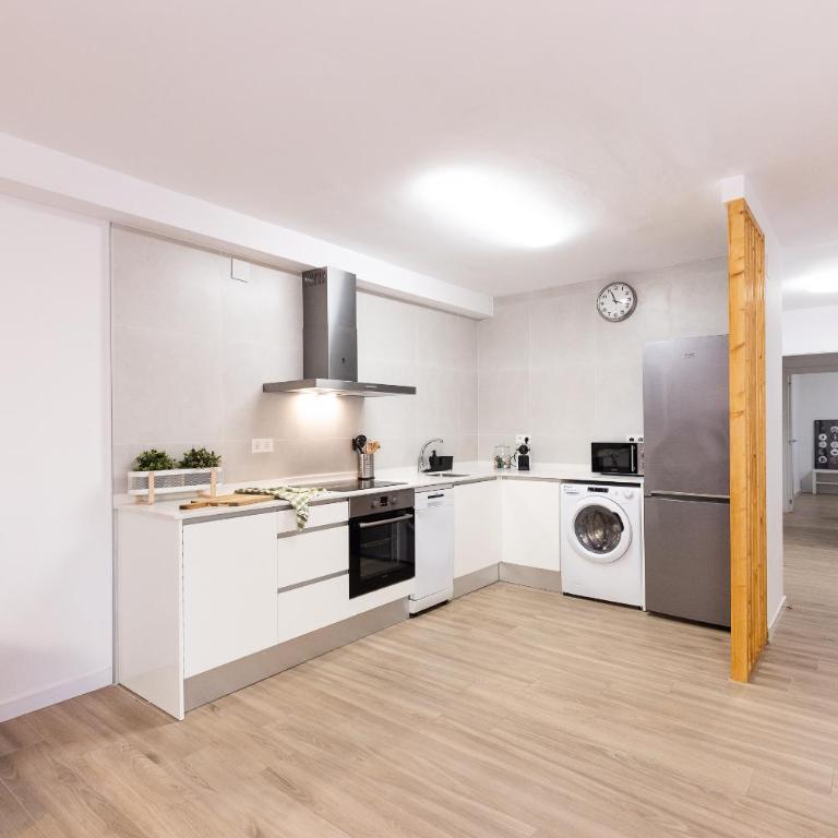 UHC Eurogolden Family Complex - Three-Bedroom Apartment - 13