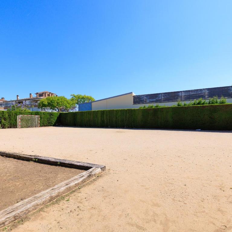 UHC Eurogolden Family Complex - Three-Bedroom Apartment - 34
