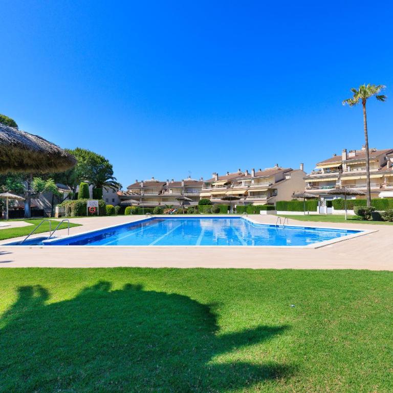 UHC Eurogolden Family Complex - Three-Bedroom Apartment - 1