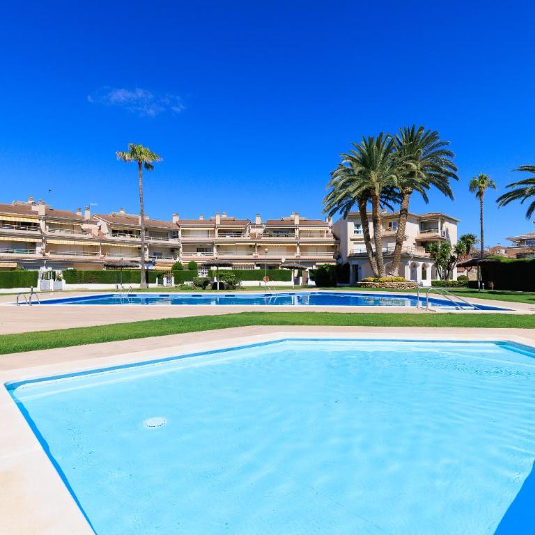 UHC Eurogolden Family Complex - Three-Bedroom Apartment - 30
