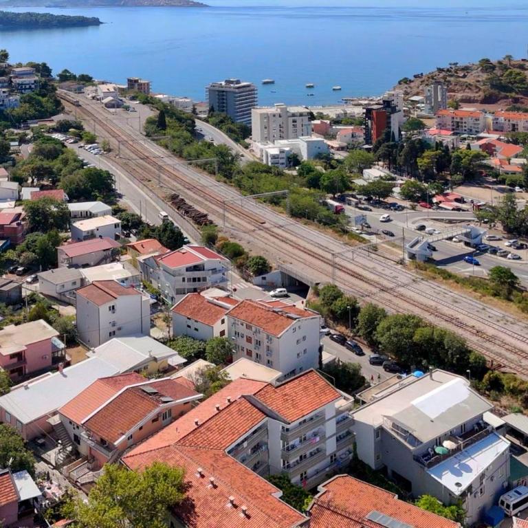 Villa Sara Wellness, Bar, Sutomore - Dvokrevetna Soba sa Zasebnim Krevetima i Tušem - 2