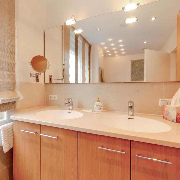Hotel Kriemhild am Hirschgarten - Deluxe Suite mit Whirlpool-Badewanne - 6