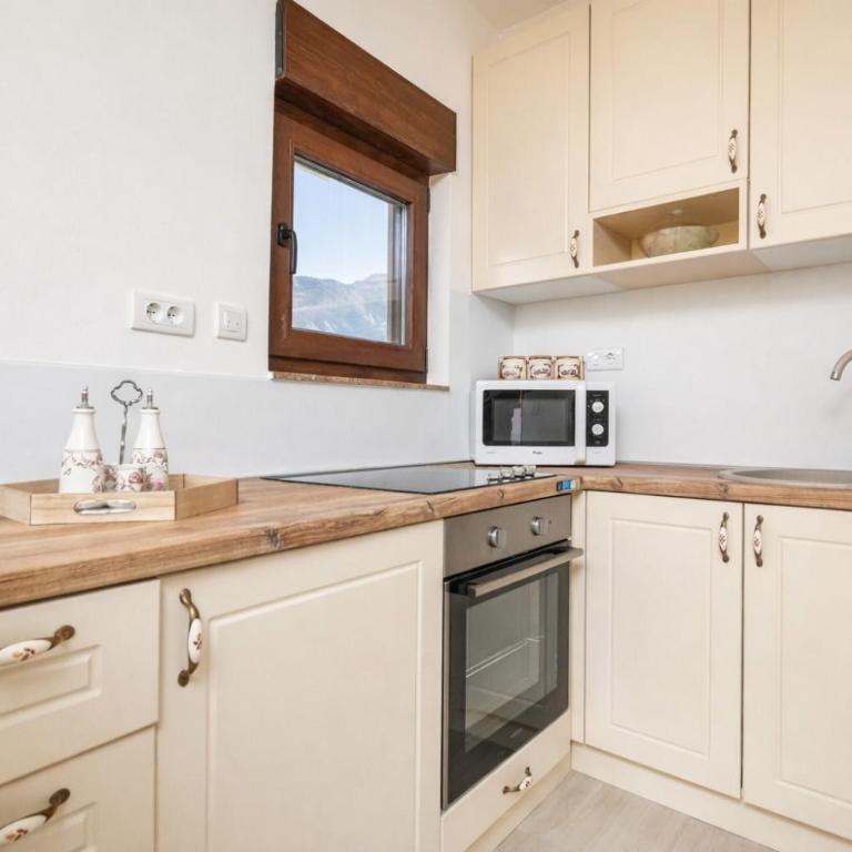 Apartments Bonaca - Studio Apartment with Sea View - 4