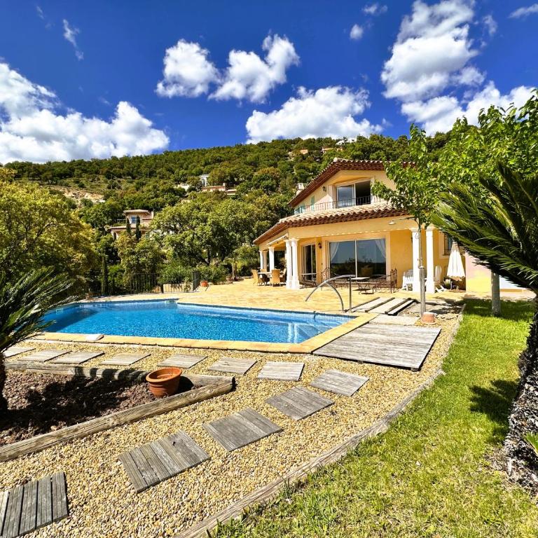 Villa Marguerite pour 10 personnes avec climatisation et vue mer avec piscine privée et chauffée à La Londe-les-Maures - Maison de Vacances 4 Chambres - 2