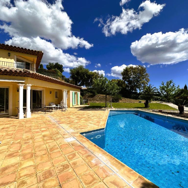 Villa Marguerite pour 10 personnes avec climatisation et vue mer avec piscine privée et chauffée à La Londe-les-Maures - Maison de Vacances 4 Chambres - 5