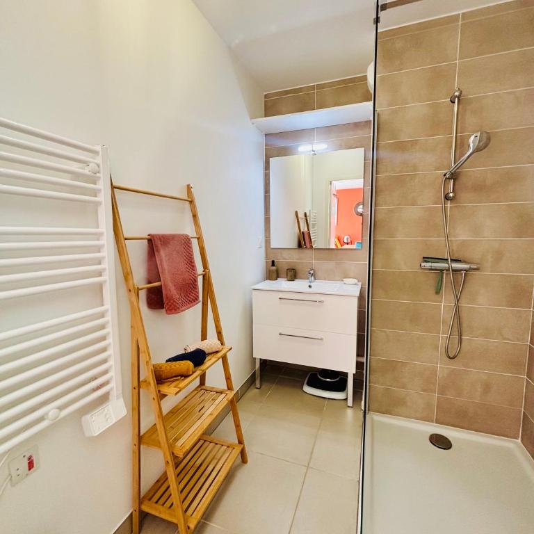Haut Standing ACCÈS DIRECT MER 3min à pieds,Parking privée, Wifi, Netflix - Appartement 2 Chambres - 8