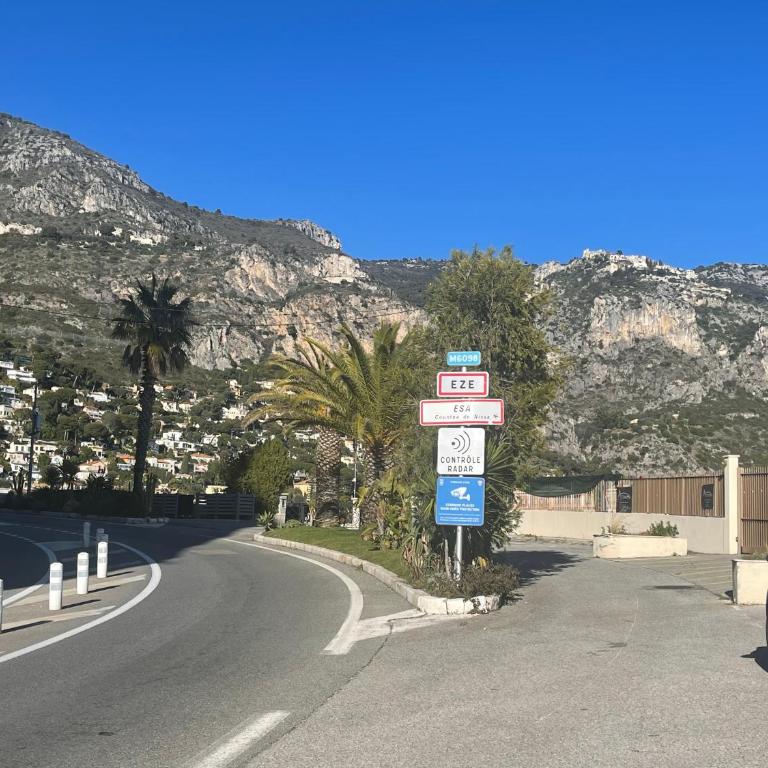 Ezevacances Studio Capuccino vue mer 5 mn plage 7 mn gare Wifi - Studio with Sea View - 25