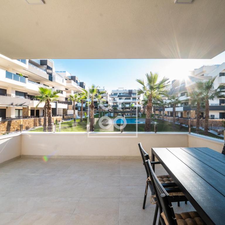 Orihuela Poolside Retreat, High-end apt, Pool views - by OYOOSTAYS - Apartamento Deluxe de 2 dormitorios con vistas al jardín - 17