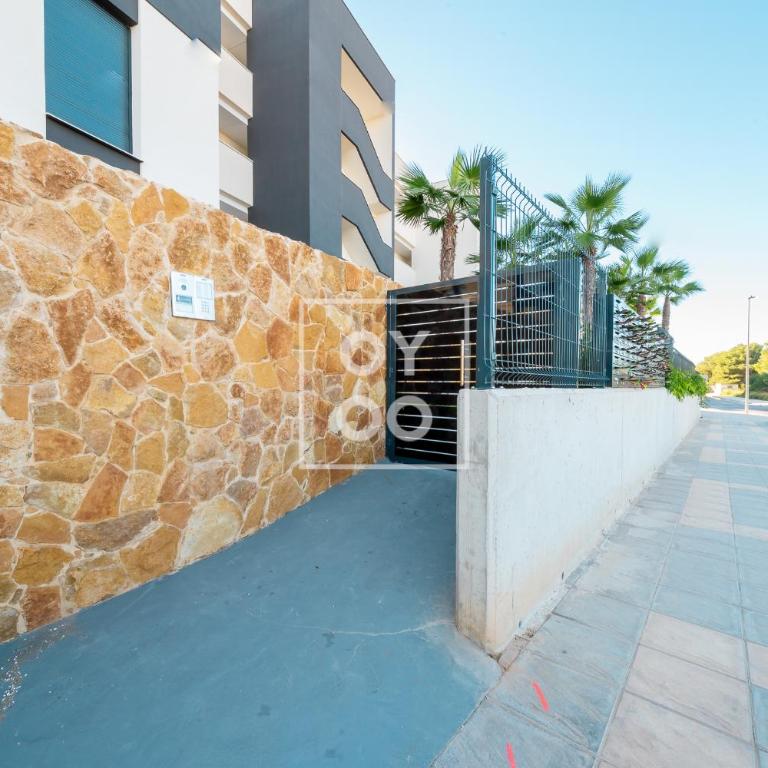 Orihuela Poolside Retreat, High-end apt, Pool views - by OYOOSTAYS - Apartamento Deluxe de 2 dormitorios con vistas al jardín - 19