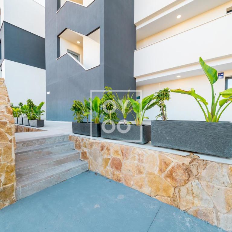 Orihuela Poolside Retreat, High-end apt, Pool views - by OYOOSTAYS - Apartamento Deluxe de 2 dormitorios con vistas al jardín - 22