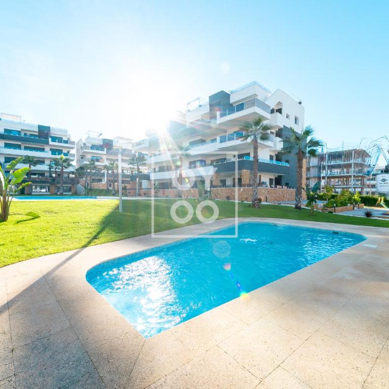 Orihuela Poolside Retreat, High-end apt, Pool views - by OYOOSTAYS - Apartamento Deluxe de 2 dormitorios con vistas al jardín - 24