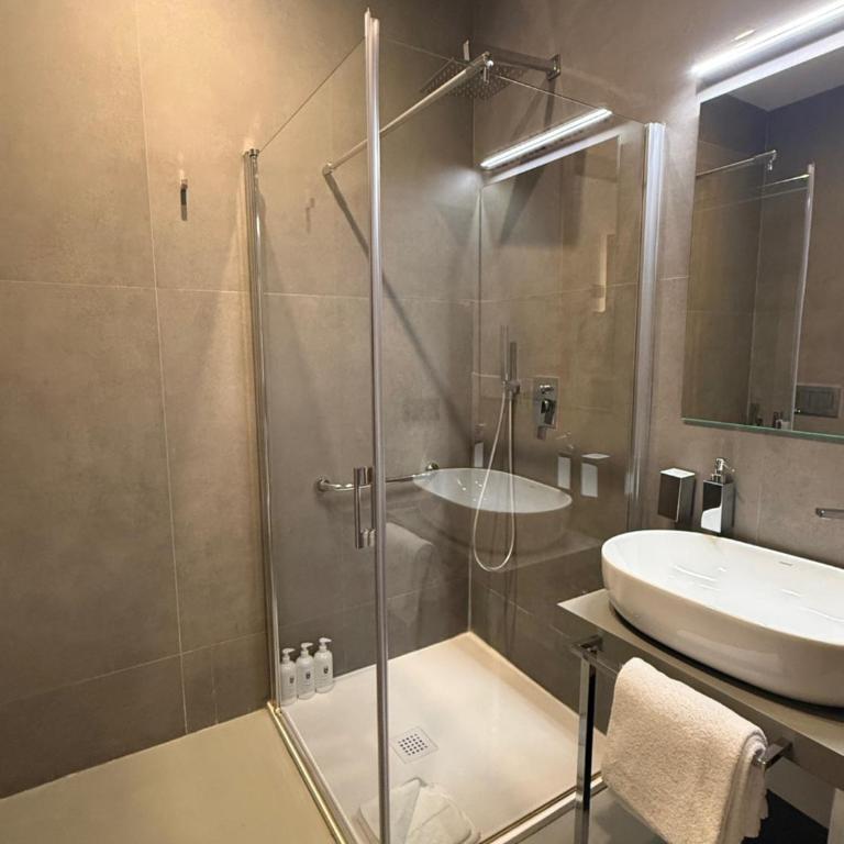 J Maluni City Hotel - Double Room - Disability Access - 5
