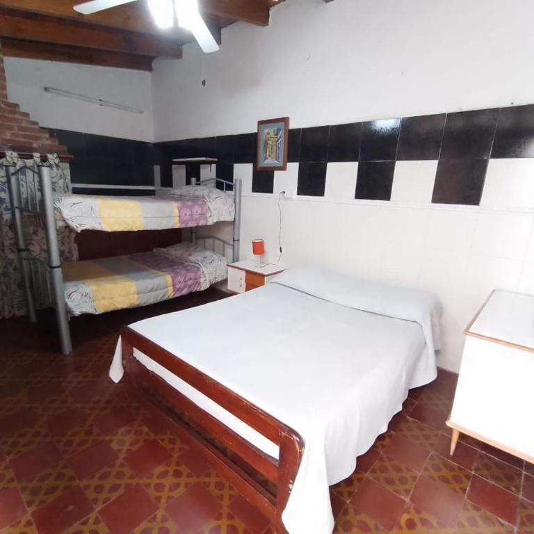 Urban Salta - Hostel - Habitación Familiar Estándar - 1