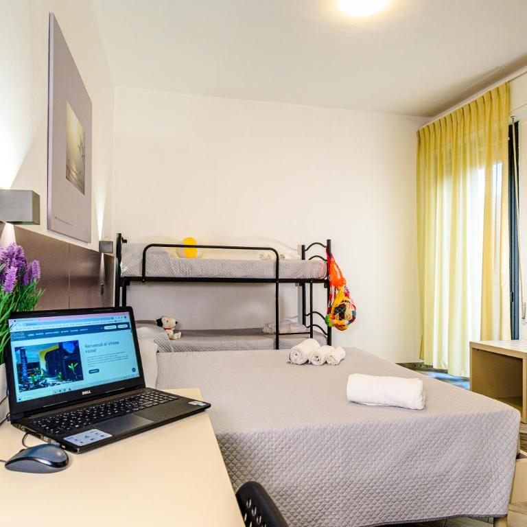 Vinsea Hotel - Quadruple Room - 1