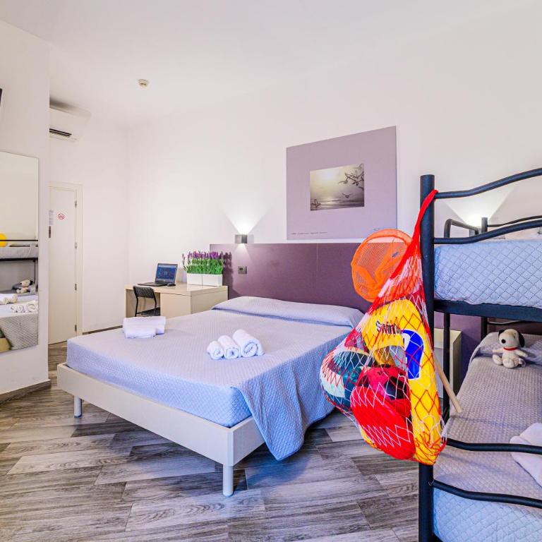 Vinsea Hotel - Quadruple Room - 2