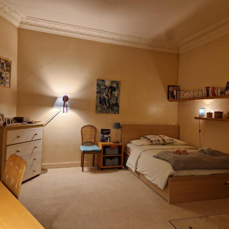 2 Private rooms in an Elegant Haussmannian Appartement - Double Room - 28