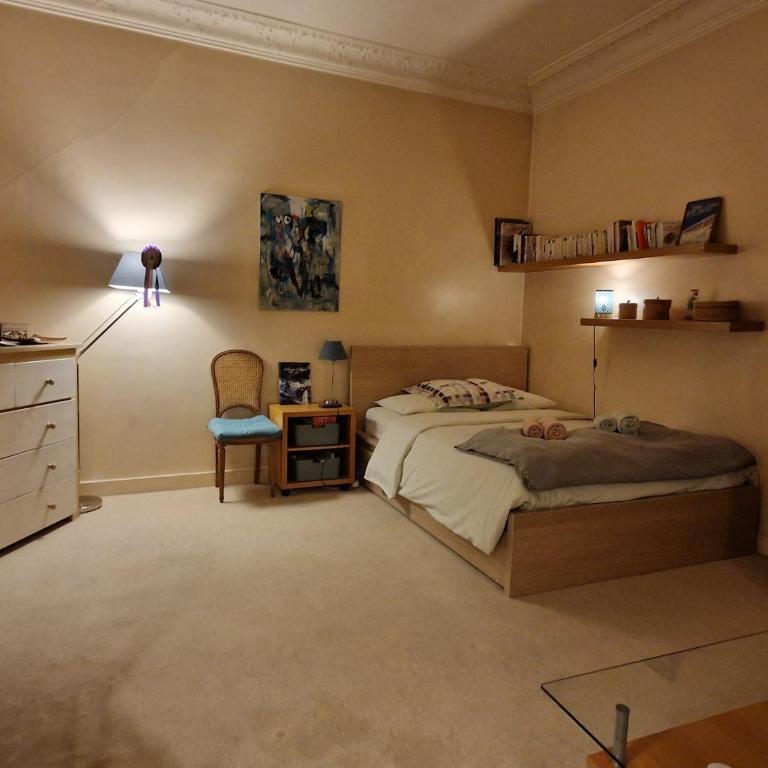2 Private rooms in an Elegant Haussmannian Appartement - Double Room - 25