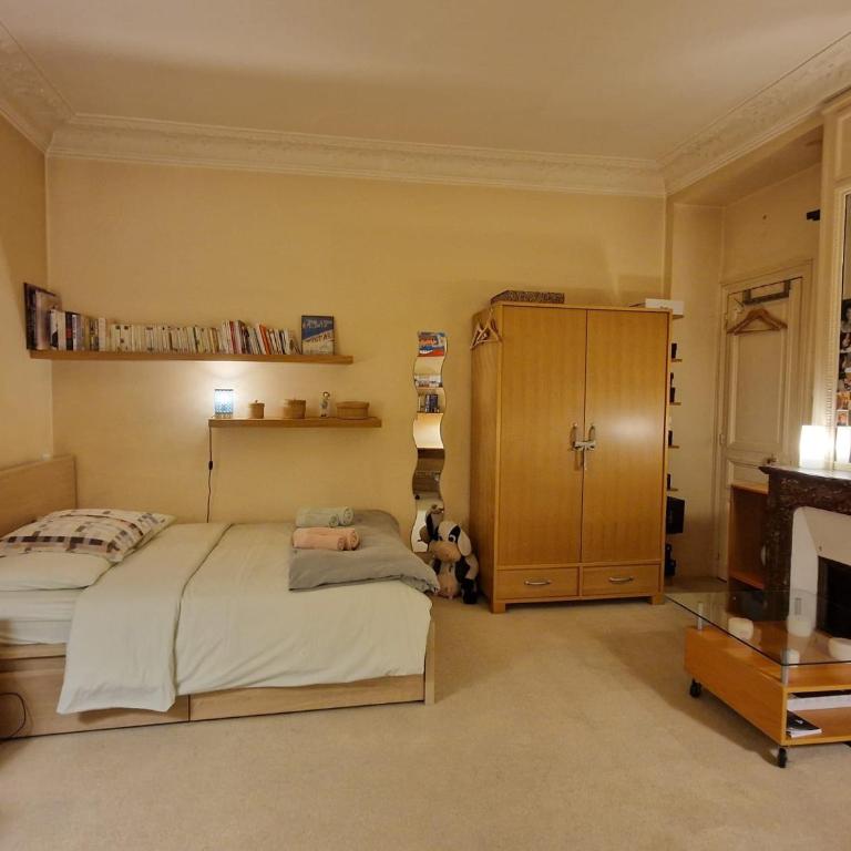 2 Private rooms in an Elegant Haussmannian Appartement - Double Room - 15