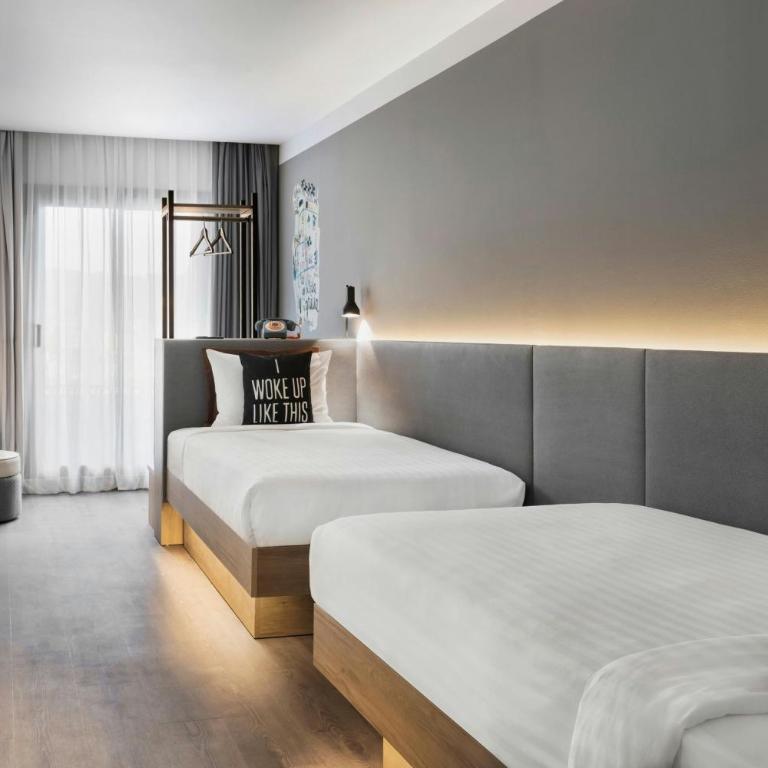 Moxy Barcelona - Moxy Twin Room with Balcony and City View - 8