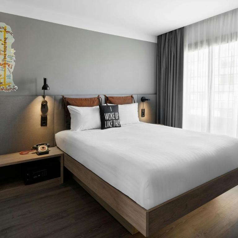 Moxy Barcelona - Moxy Mega Sleeper Executive Room - Lounge Access - 4