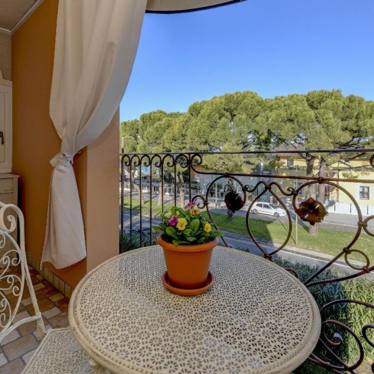 Villa Bugatti Indipendent Villa ,lake view and private pool, DesenzanoLoft Official Partner Homes & Villas by Marriott Bonvoy - Villa Deluxe - 34