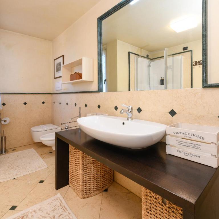 Villa Bugatti Indipendent Villa ,lake view and private pool, DesenzanoLoft Official Partner Homes & Villas by Marriott Bonvoy - Villa Deluxe - 43