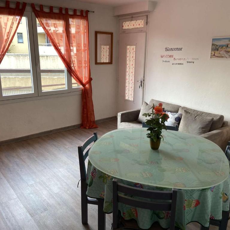 FS520-B10 Appt 3 pièces 6 personnes FREJUS - Two-Bedroom Apartment - 3
