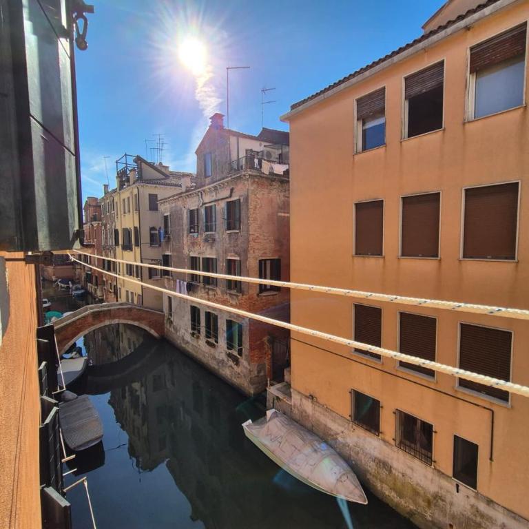 Ca' D'Oro Canal View Apartment - 2 Bedrooms - Two-Bedroom Apartment - 1