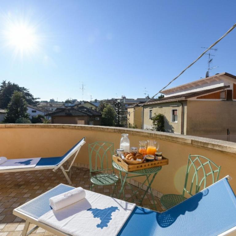 Villa Bugatti Indipendent Villa ,lake view and private pool, DesenzanoLoft Official Partner Homes & Villas by Marriott Bonvoy - Villa Deluxe - 42
