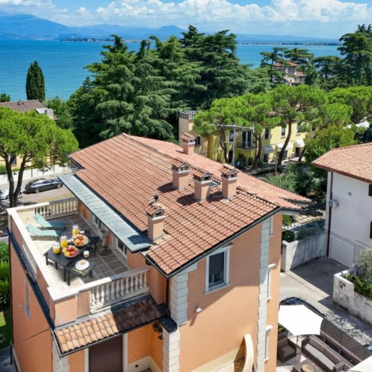 Villa Bugatti Indipendent Villa ,lake view and private pool, DesenzanoLoft Official Partner Homes & Villas by Marriott Bonvoy - Villa Deluxe - 53