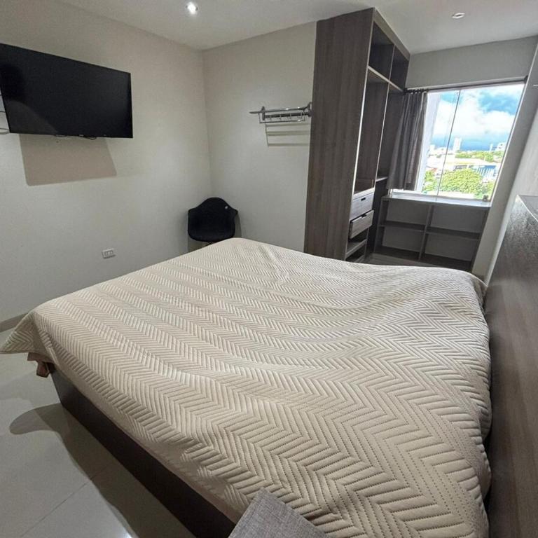 Estudio moderno cerca del Ventura Mall con Parqueo - One-Bedroom Apartment - 1
