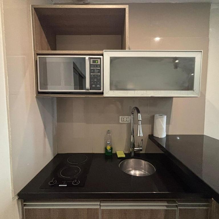 Estudio moderno cerca del Ventura Mall con Parqueo - One-Bedroom Apartment - 10