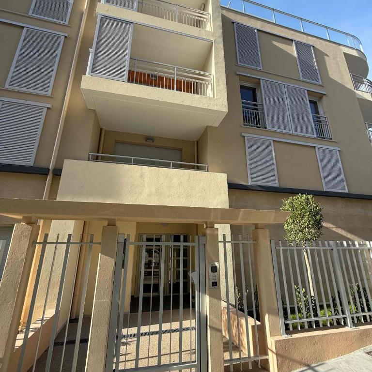 Les Terrasses d'Antibes - 2BR Duplex with Terrace - Two-Bedroom Apartment with Balcony and Terrace - 22
