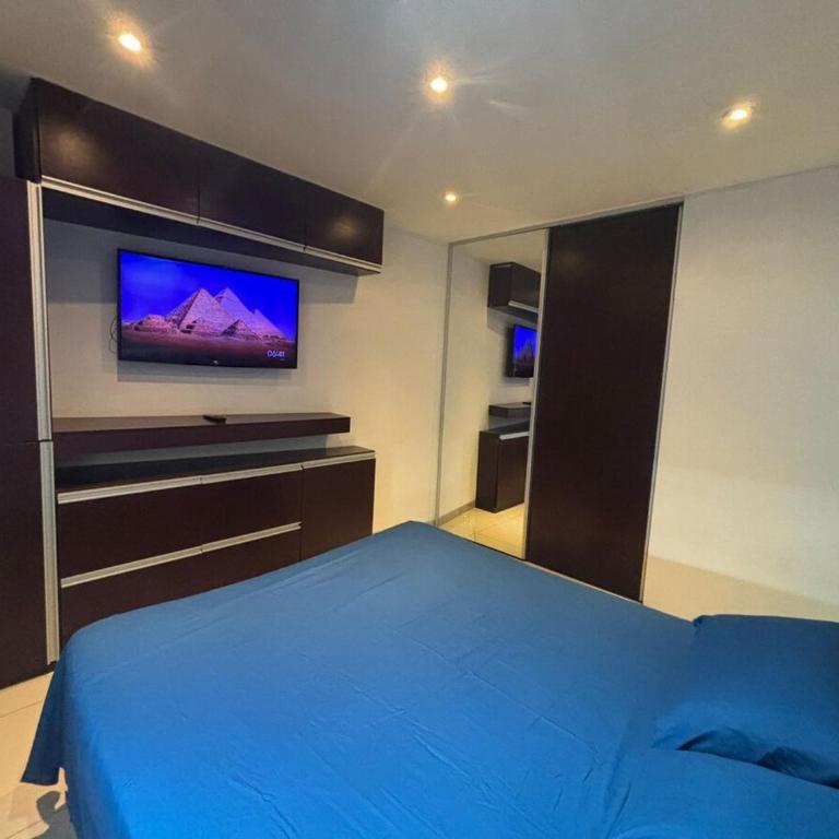 Rest with AC, WiFi, TV, Close to Ventura Mall - Apartamento de 1 dormitorio - 2