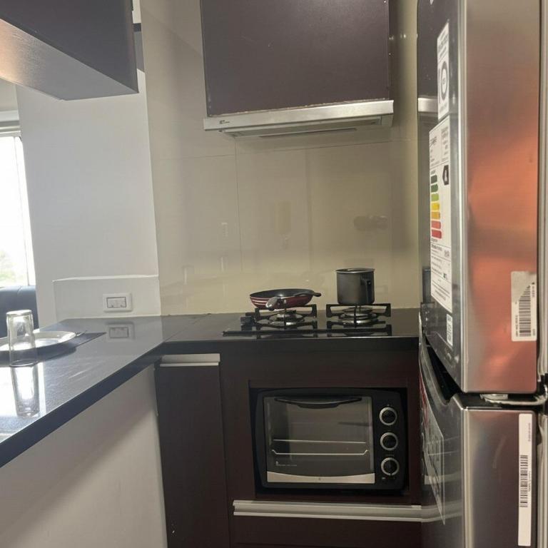 Rest with AC, WiFi, TV, Close to Ventura Mall - Apartamento de 1 dormitorio - 4