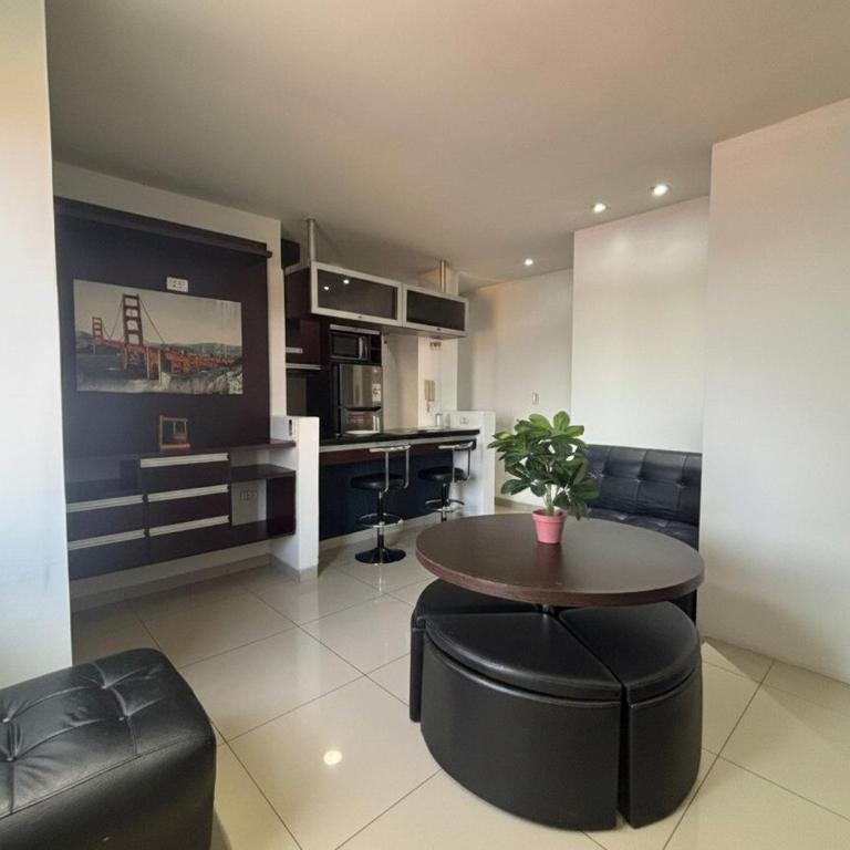 Rest with AC, WiFi, TV, Close to Ventura Mall - Apartamento de 1 dormitorio - 5