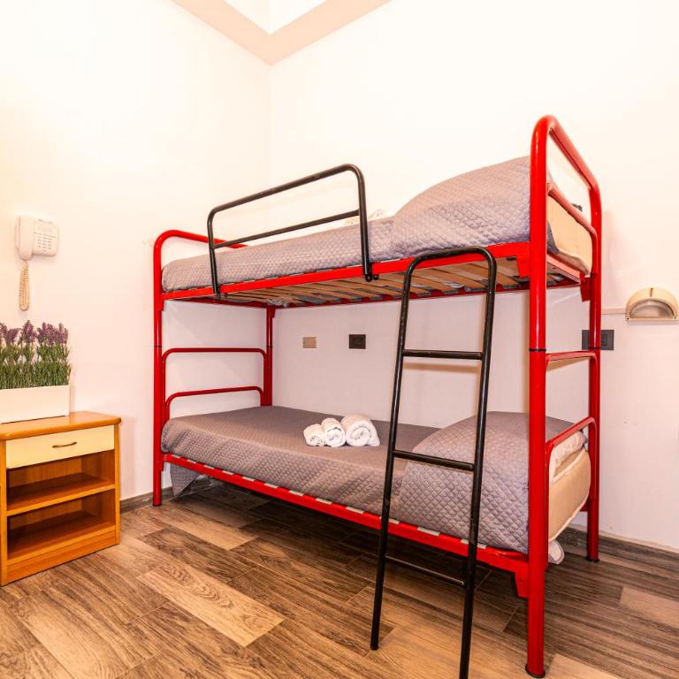 Vinsea Hotel - Quadruple Room - 5