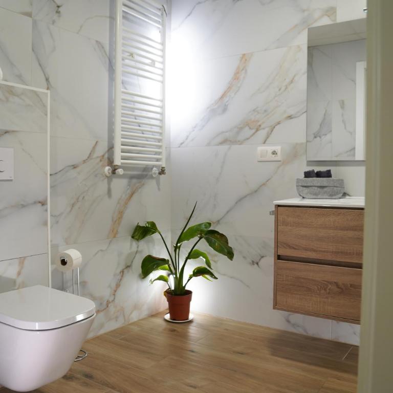 Casa Dolce Casa - Elegant 3BR Apartment Near Metro & Beach,Valencia - Three-Bedroom Apartment - 13