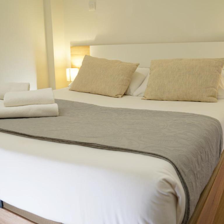 Casa Dolce Casa - Elegant 3BR Apartment Near Metro & Beach,Valencia - Three-Bedroom Apartment - 9