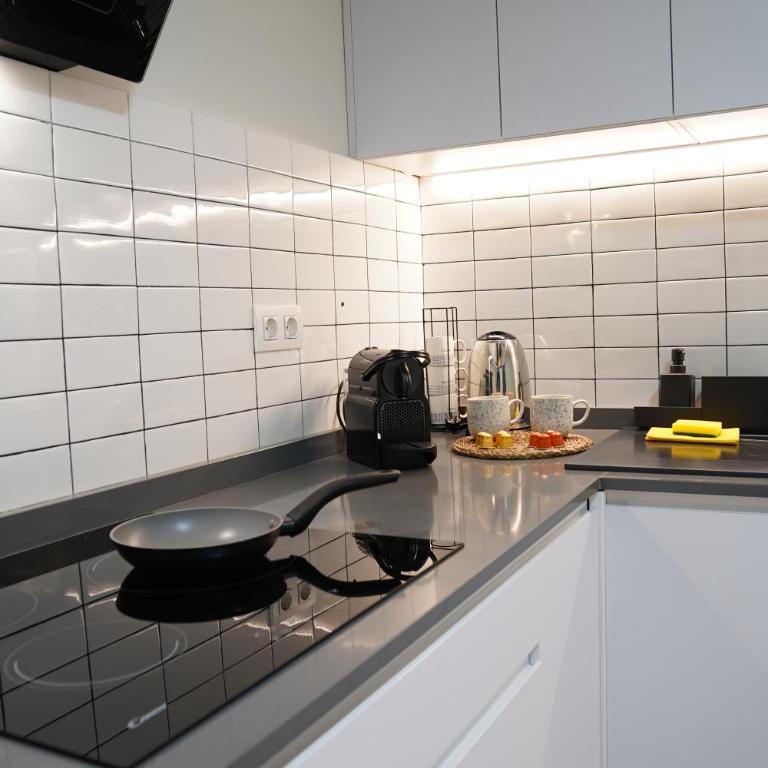 Casa Dolce Casa - Elegant 3BR Apartment Near Metro & Beach,Valencia - Three-Bedroom Apartment - 21