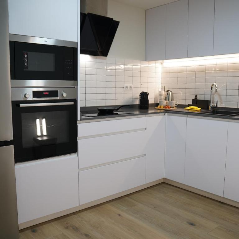 Casa Dolce Casa - Elegant 3BR Apartment Near Metro & Beach,Valencia - Three-Bedroom Apartment - 5