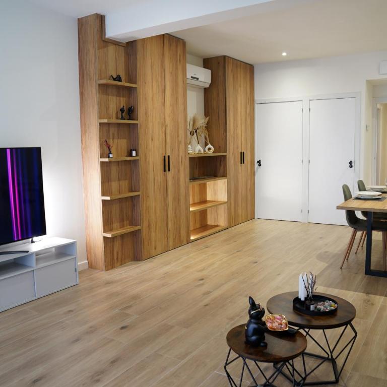 Casa Dolce Casa - Elegant 3BR Apartment Near Metro & Beach,Valencia - Three-Bedroom Apartment - 1
