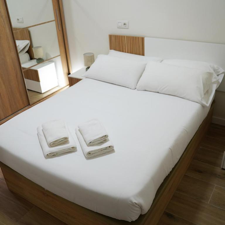 Casa Dolce Casa - Elegant 3BR Apartment Near Metro & Beach,Valencia - Three-Bedroom Apartment - 12