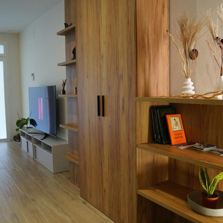 Casa Dolce Casa - Elegant 3BR Apartment Near Metro & Beach,Valencia - Three-Bedroom Apartment - 28