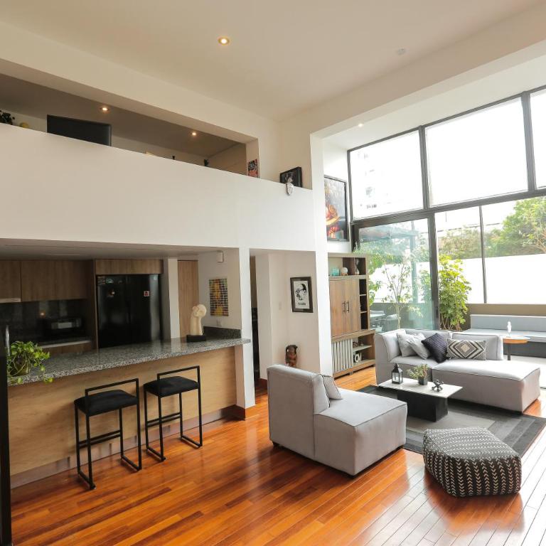 Diseño, Luz Natural y Jardín Privado en Loft - One-Bedroom Apartment - 35