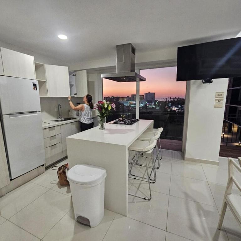 Zoho Luxury Condo with Rooftop Pool, Gym, Parking - One-Bedroom Apartment - 60